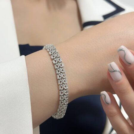 دستبند نقره زنانه مجلسی روی دست zi-b-5