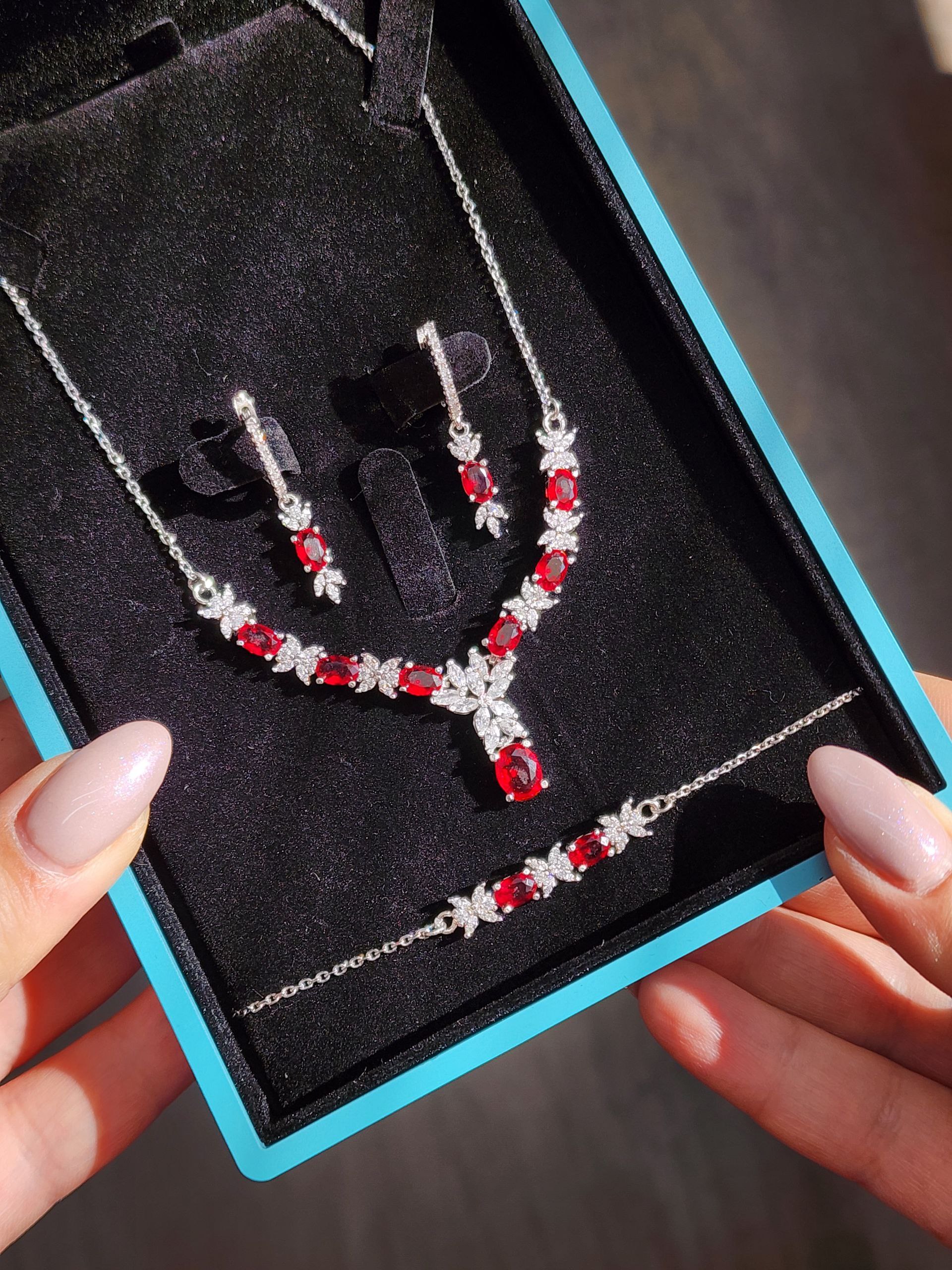 سرویس نقره زنانه نگین قرمز مدل پروانه