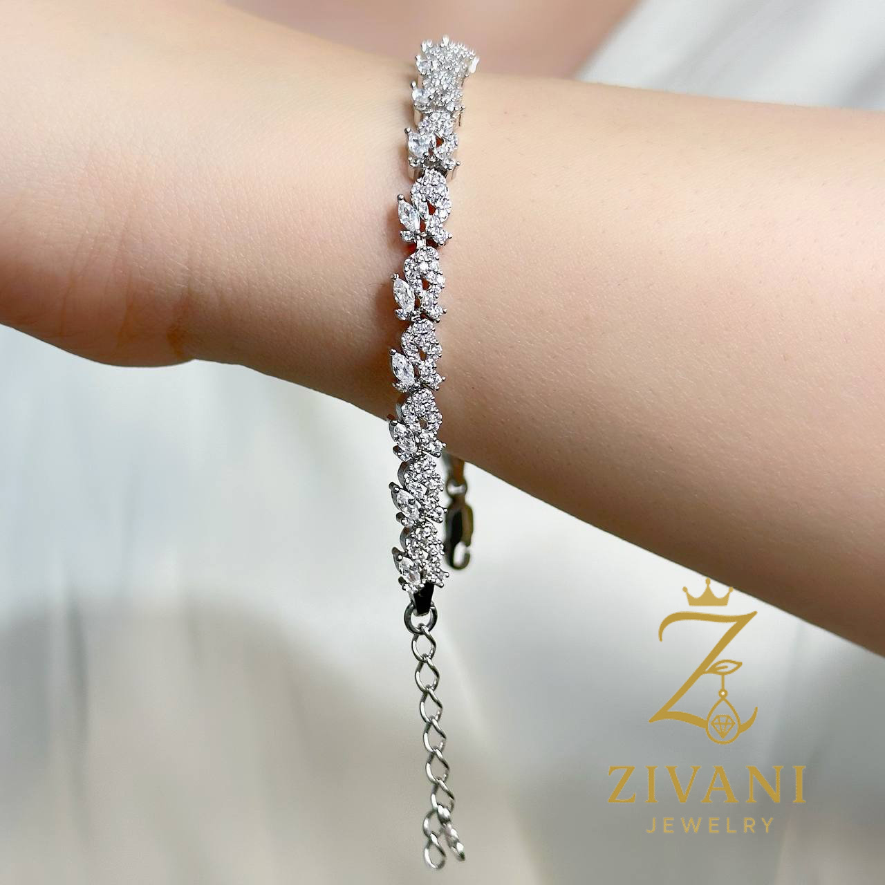 دستبند نقره زنانه مجلسی zi-b-54 عکس از زنجیر اضافه و طول