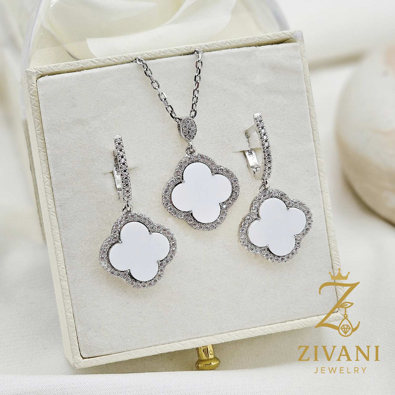 نیم ست نقره زنانه ونکلیف سفید صدفی