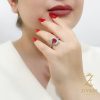 انگشتر نقره زنانه نگین دار zi-r-26 نگین قرمز روی دست