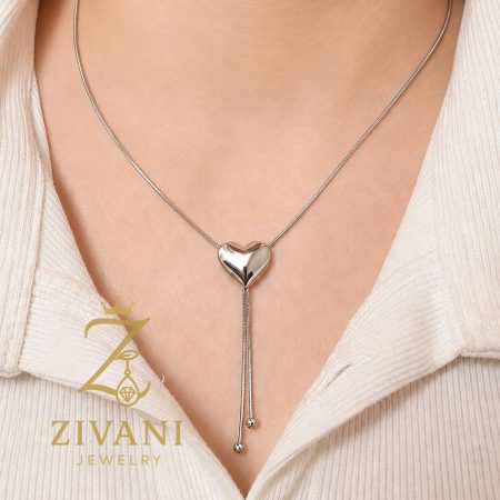 گردنبند نقره زنانه قلب روی بدن